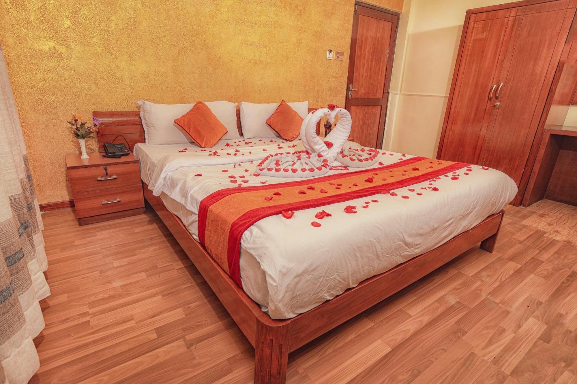 Royal Kings Hotel Katmandu Dış mekan fotoğraf